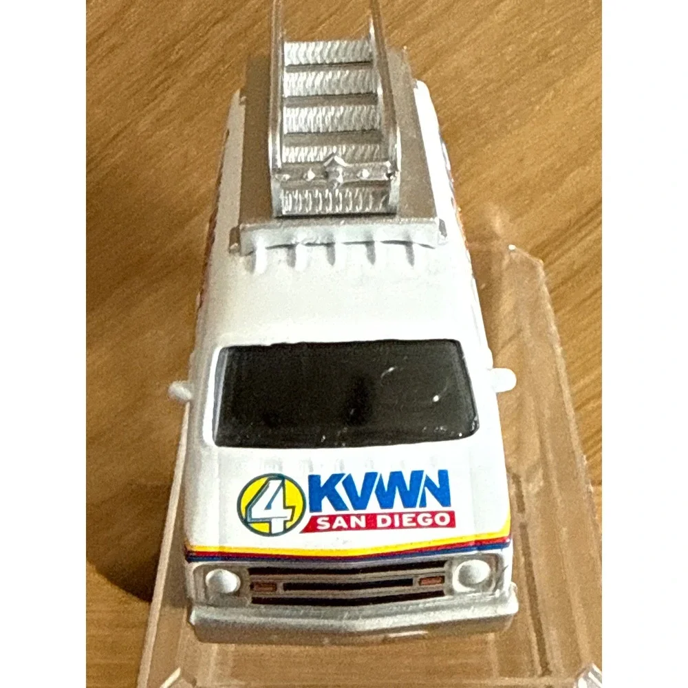 Anchorman KVWN San Diego Channel 4 News Van White Diecast Model Car Movie Prop